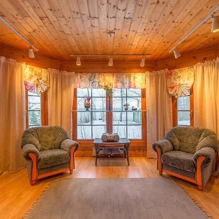 Lomakylae Tapiola 别墅