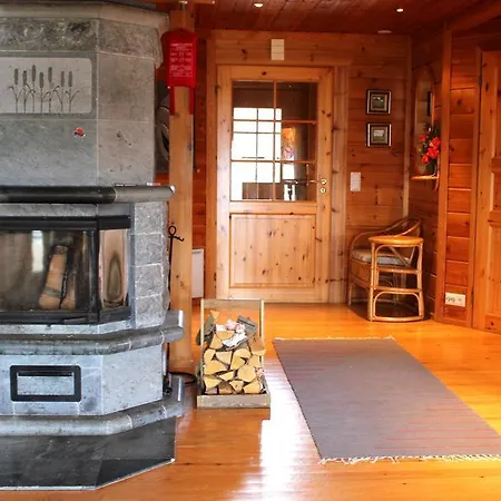 Lomakylae Tapiola 别墅